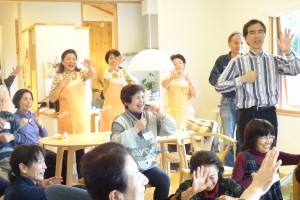 諫早総合病院認知症カフェオレンジカフェの脳トレ風景