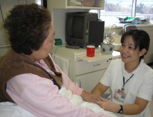 認知症サポーターとして病室で活動している様子
